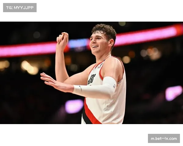 克林根内线统治全场 高效砍下16分14篮板助球队稳固禁区 克林根内线统治全场 高效砍下16分14篮板助球队稳固禁区